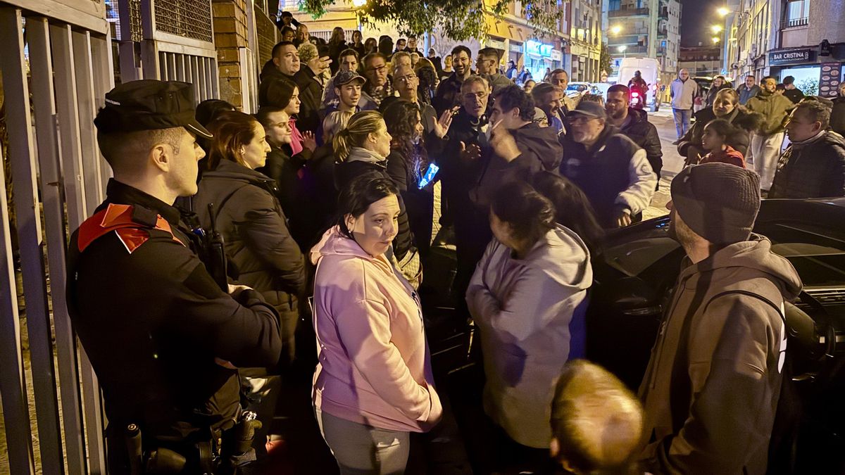 Vecinos de Badalona boicotean la acogida de migrantes desalojados del B9 mientras otros ocupan un albergue municipal