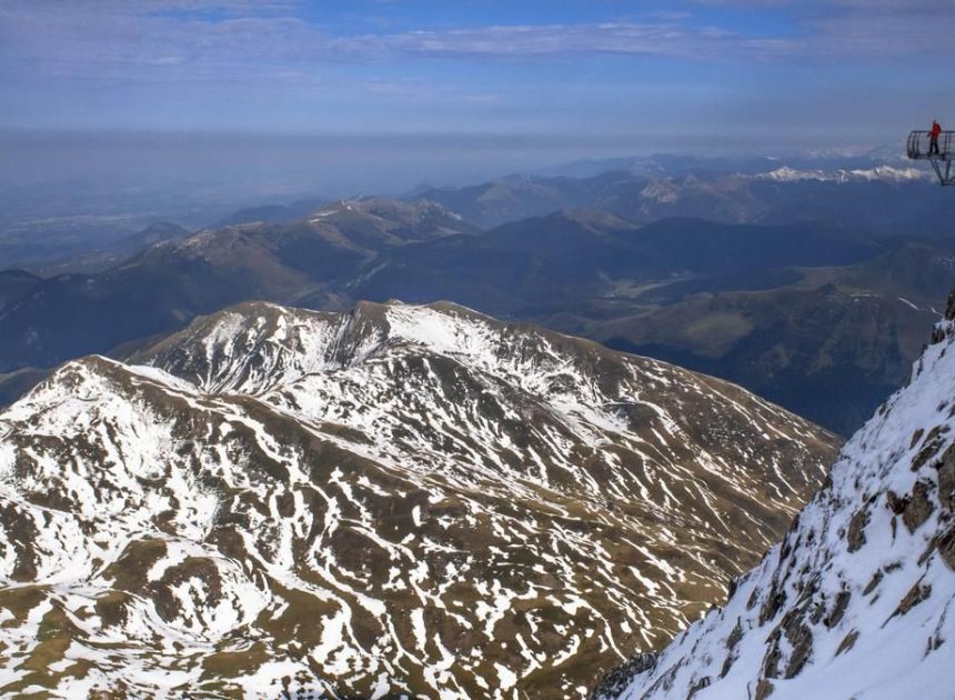 Cuatro muertos al estrellarse una avioneta en los Pirineos franceses junto a la frontera española