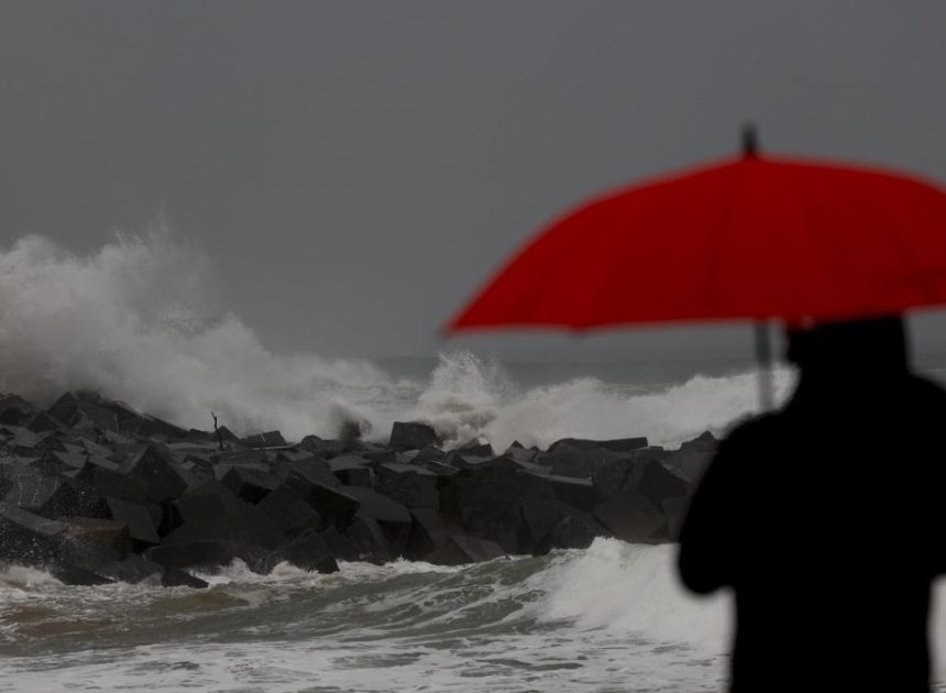 El temporal marítimo se alarga hasta el viernes y el Puente de la Constitución traerá tiempo estable y aumento de las temperaturas