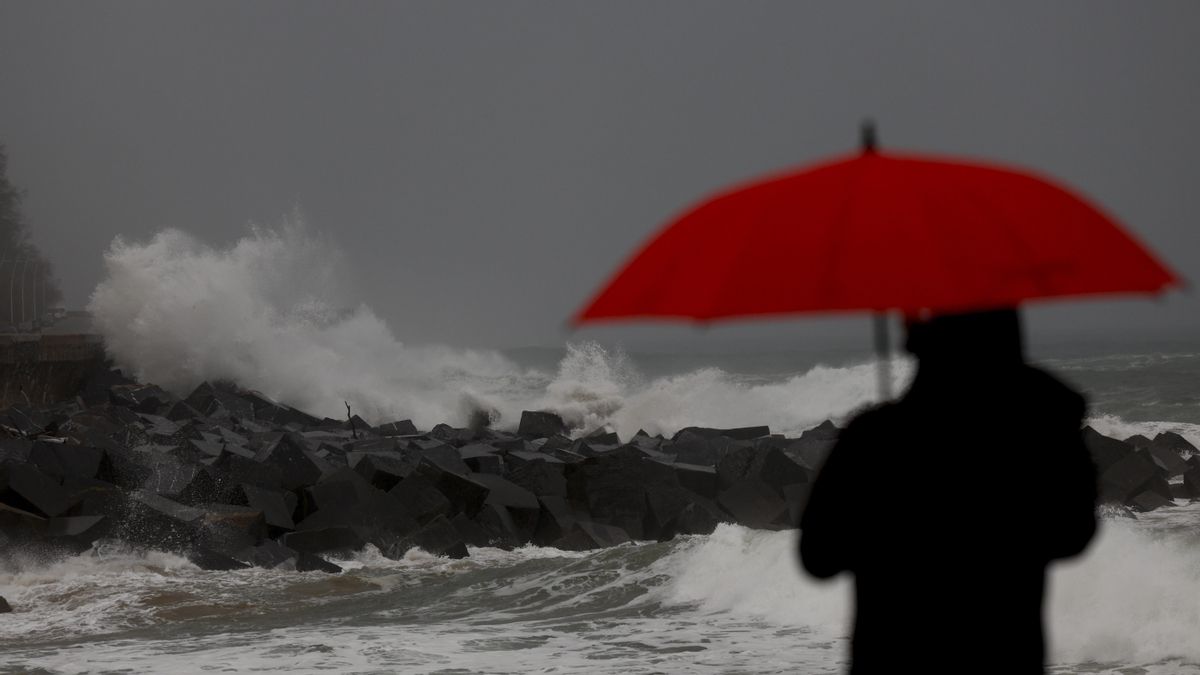 El temporal marítimo se alarga hasta el viernes y el Puente de la Constitución traerá tiempo estable y aumento de las temperaturas