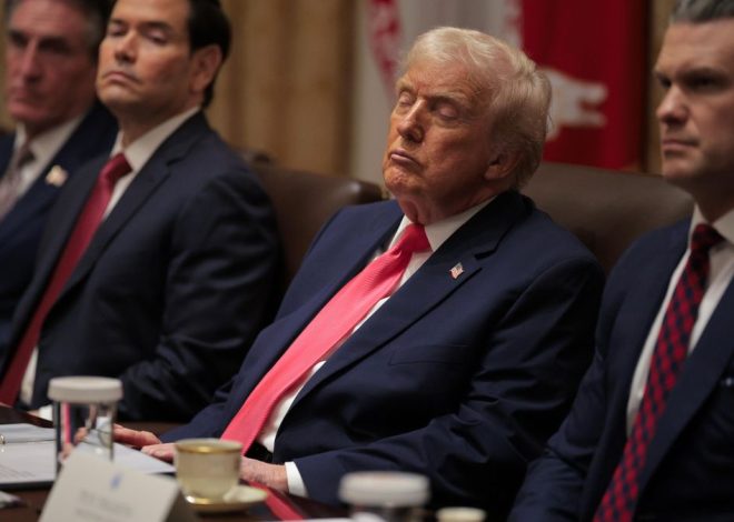 Trump se duerme en la última reunión del gabinete mientras hablaban los altos cargos