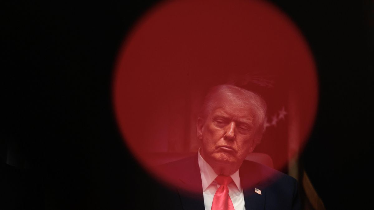 Trump redobla el cerco a Venezuela y ordena impedir la entrada y salida del país de «petroleros sancionados» por EEUU