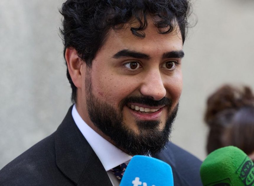 El Supremo rechaza imputar a Alvise por difundir bulos racistas sobre la muerte del joven Álvaro Prieto en Sevilla