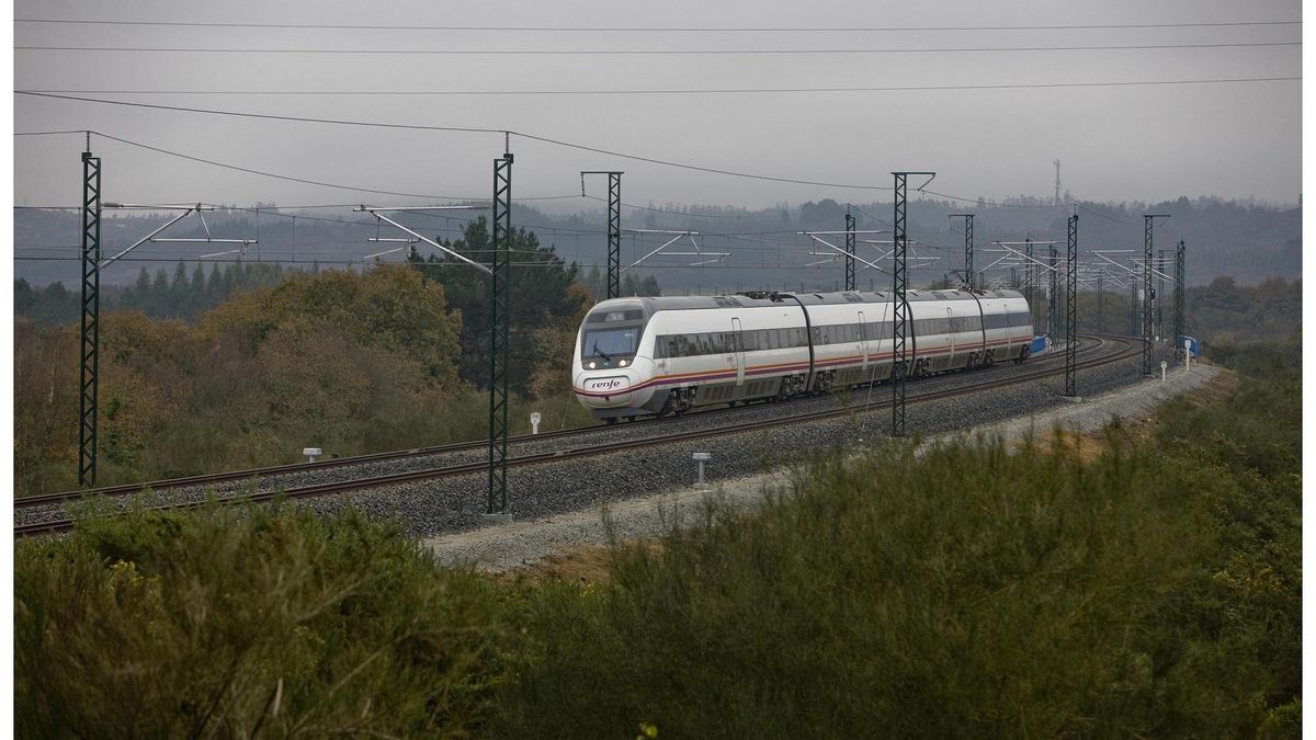 La odisea de ir en tren desde Almería a Madrid: de las cinco horas y media prometidas a viajes que superan las siete