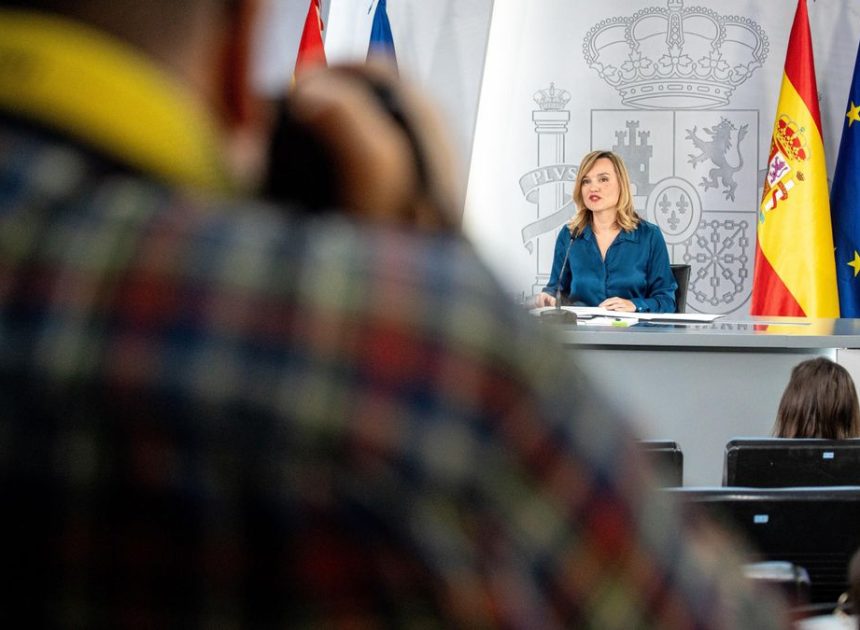 Pilar Alegría dice que fue un «error» reunirse con Paco Salazar tras su cese por denuncias de acoso