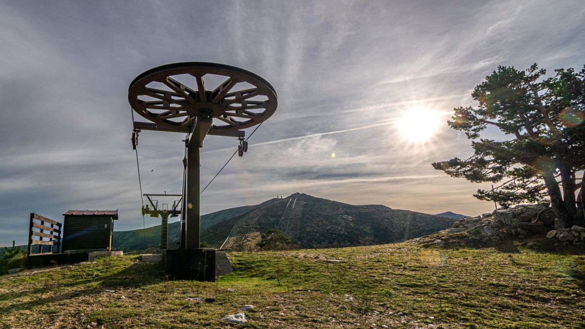 La estación de esquí de Navacerrada disfruta su quinta temporada con licencia caducada