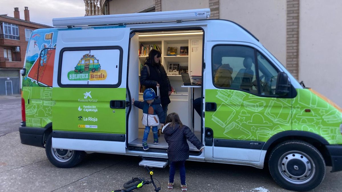 El viaje de la Biblioteca Nómada para llevar libros a los pueblos de La Rioja