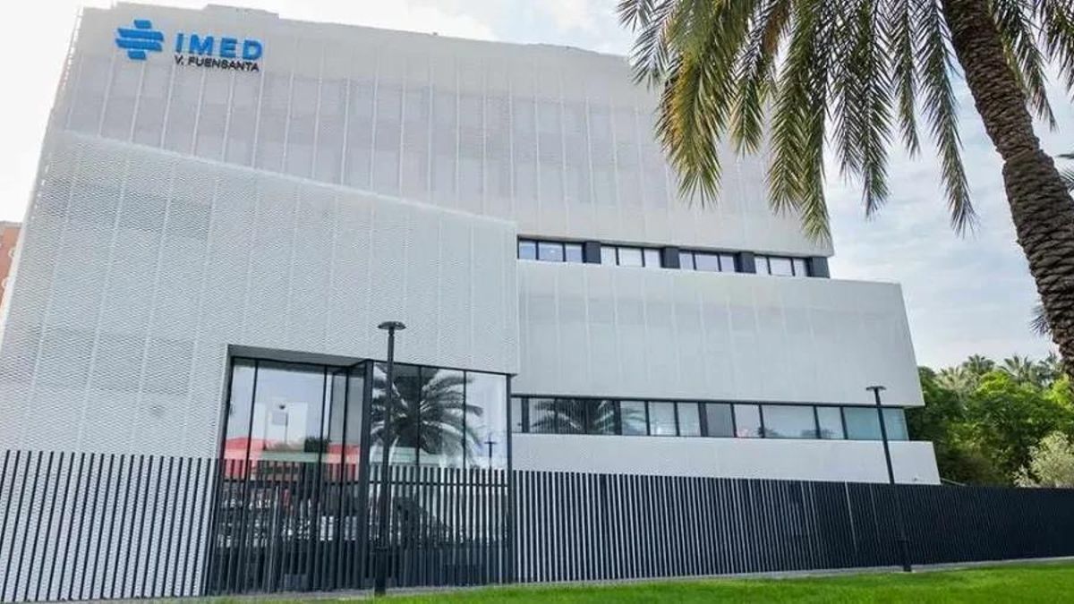 El cirujano acusado de violar a una paciente sedada en una clínica de Murcia opera en la Región desde hace una década