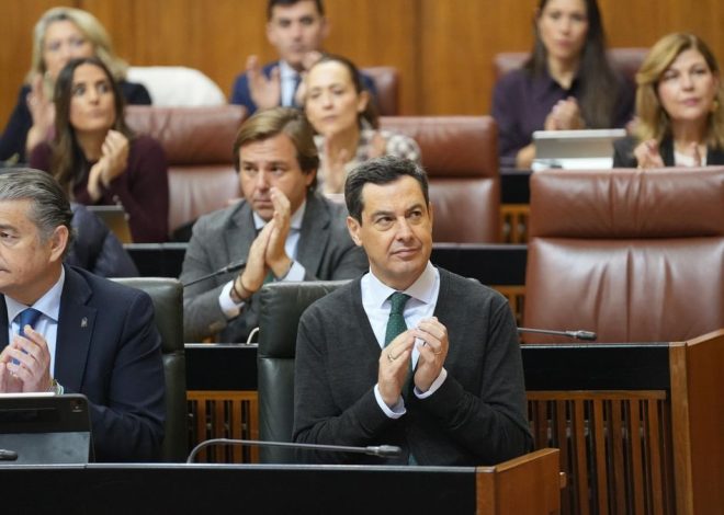 El consejero de Sanidad corrige a Moreno sobre las 23 afectadas por los cribados de cáncer sin dar la cifra real de víctimas