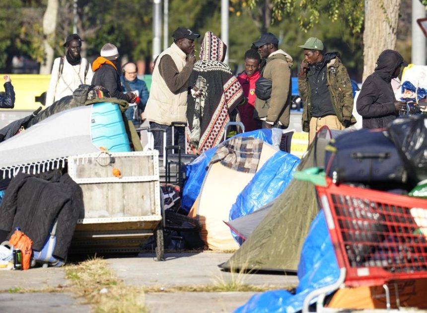El Govern insta a Albiol a reabrir un albergue municipal cerrado para alojar a los migrantes desalojados