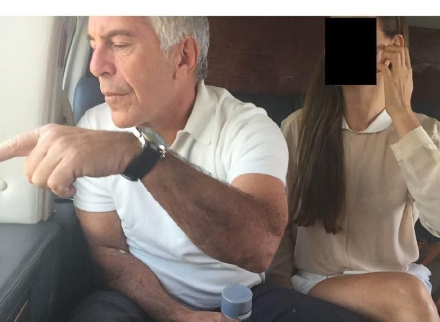 Trump voló al menos ocho veces en el avión privado de Epstein, según nuevos archivos del caso