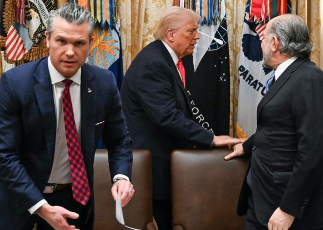 El secretario de Guerra de Trump, acorralado por posibles crímenes de guerra en el Caribe y por nuevas revelaciones del ‘Signalgate’