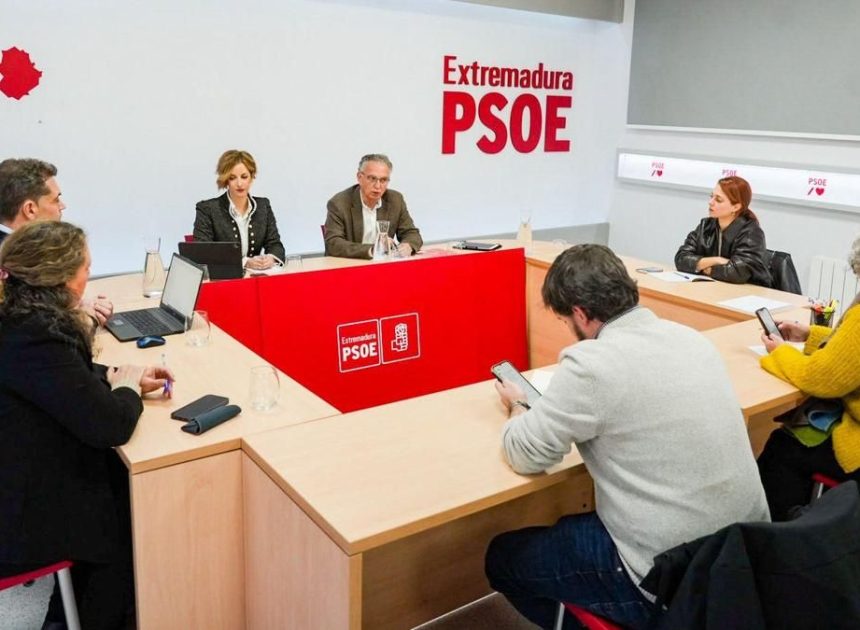 La gestora del PSOE extremeño: «Sería un fracaso del PP que Guardiola que nos pidiera ahora la abstención»