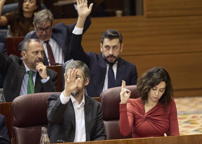 El Gobierno de Ayuso aprueba en solitario unos presupuestos que dedican a Sanidad 2.000 millones menos de lo gastado este año