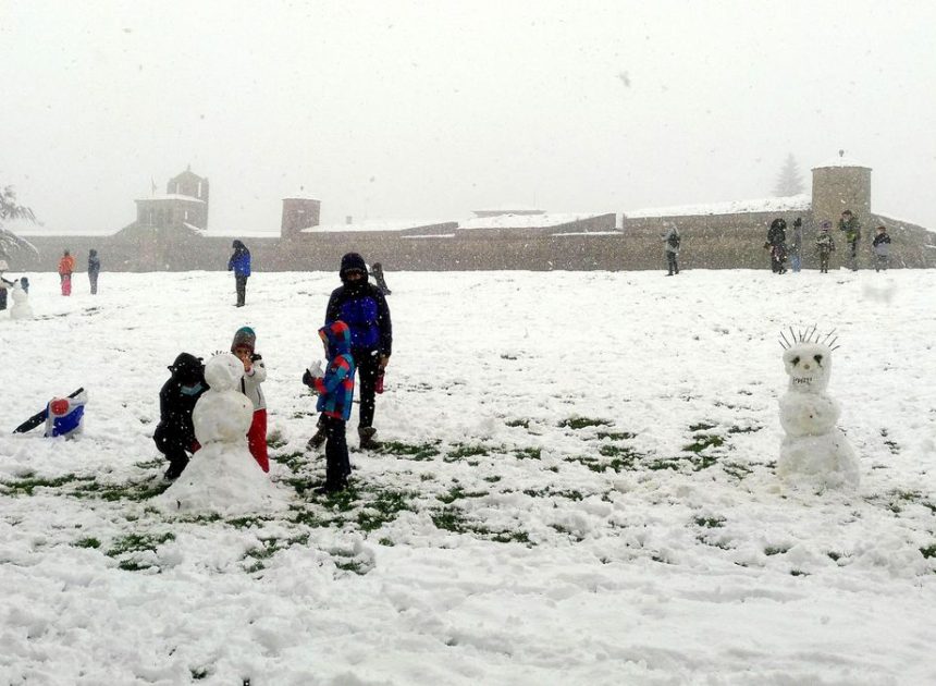La nieve y el descenso de temperaturas dan la bienvenida al invierno este fin de semana
