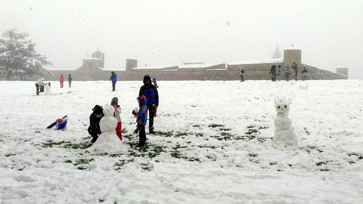 La nieve y el descenso de temperaturas dan la bienvenida al invierno este fin de semana