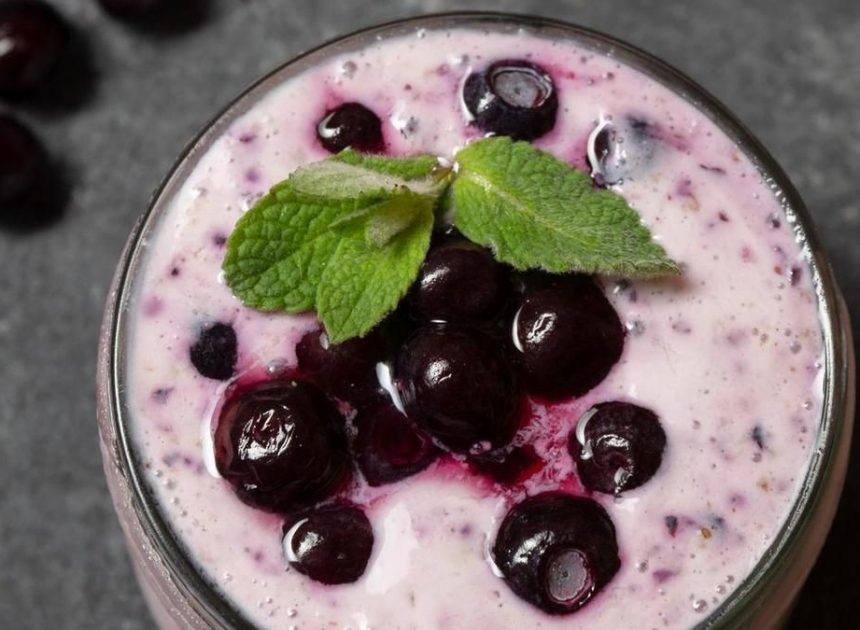 Mousse de arándanos o de frutos rojos: dos postres dulces y cremosos con los que conseguir un resultado delicioso