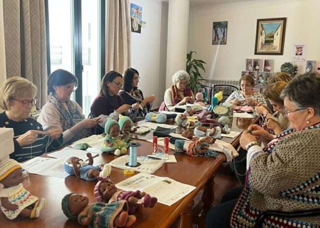 Terezinhas, muñecas solidarias que salvan vidas de la desnutrición en Angola tejiendo desde la Andalucía rural