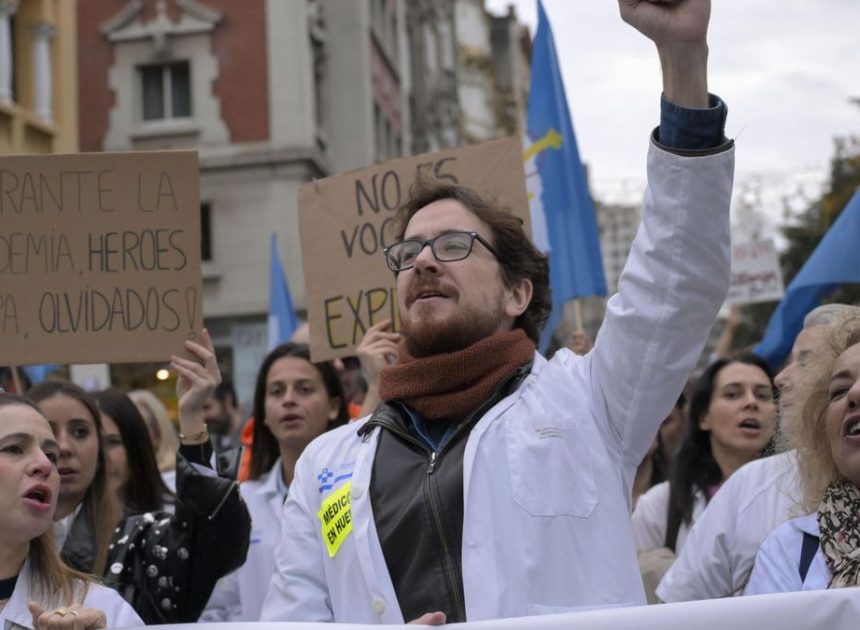 Los sindicatos médicos se levantan de la reunión con Sanidad y rechazan el acuerdo del estatuto marco