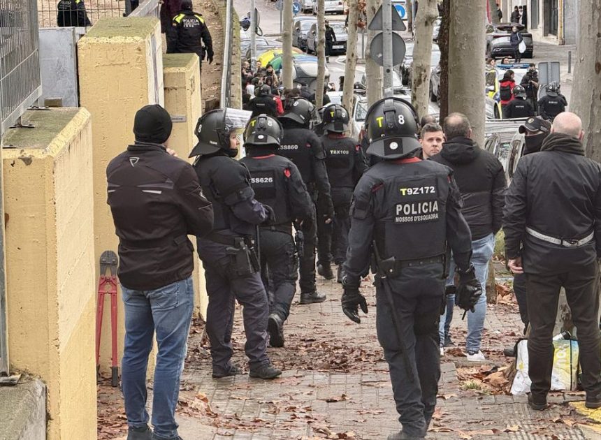 Las entidades de Badalona renuncian a usar la parroquia por la presión vecinal y reubican a los migrantes en otros lugares