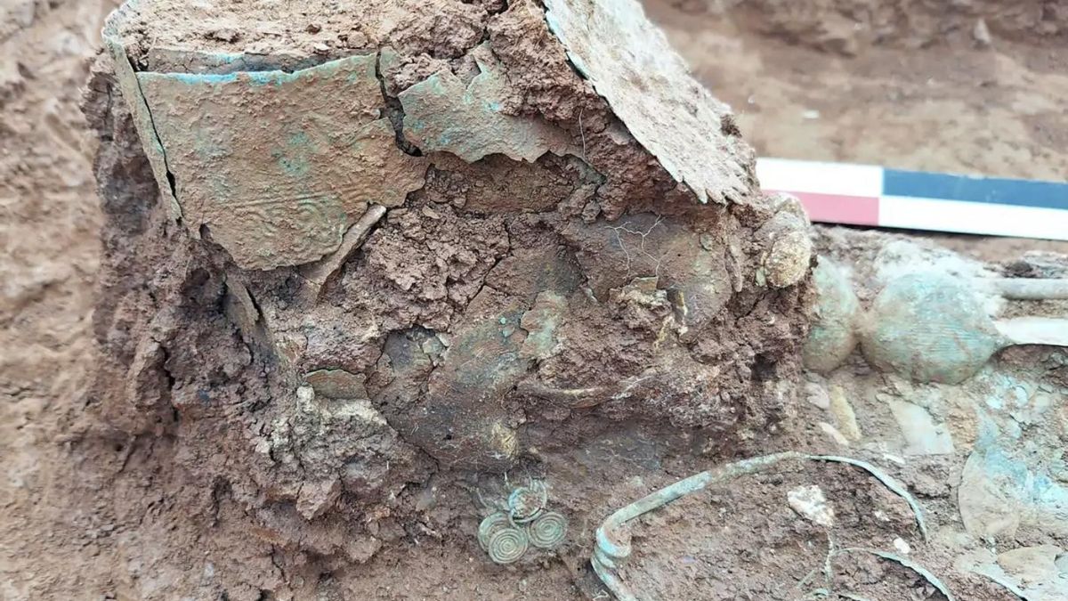 El hallazgo de la Dama de la Diadema Invertida revela la existencia de una reina caída en desgracia al final de la Edad Oscura