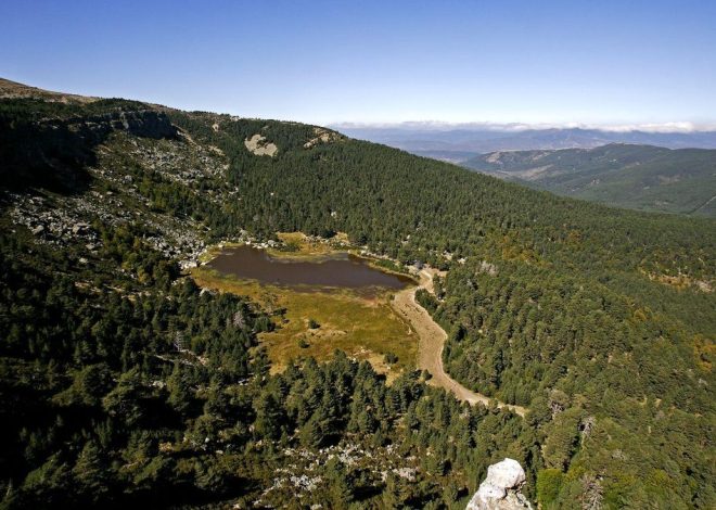 Senderismo de invierno en Burgos: una ruta espectacular entre lagunas, calderas y cascadas