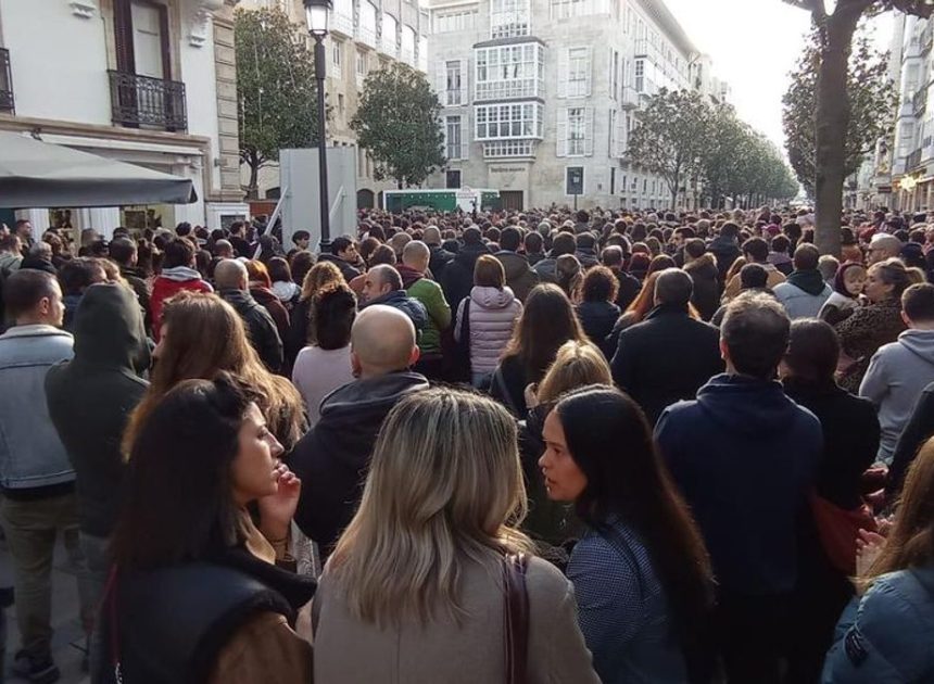 Cientos de personas arropan a la familia del joven que murió en el crimen de la discoteca de Vitoria: «Hubo alevosía»
