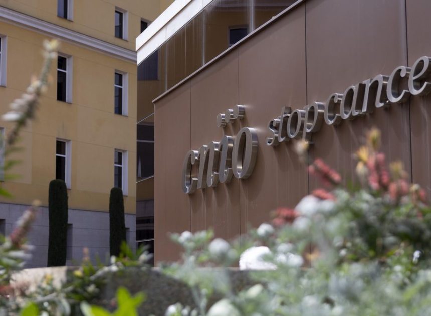 La Policía Nacional entra al CNIO e interviene material en su investigación sobre la denuncia por corrupción