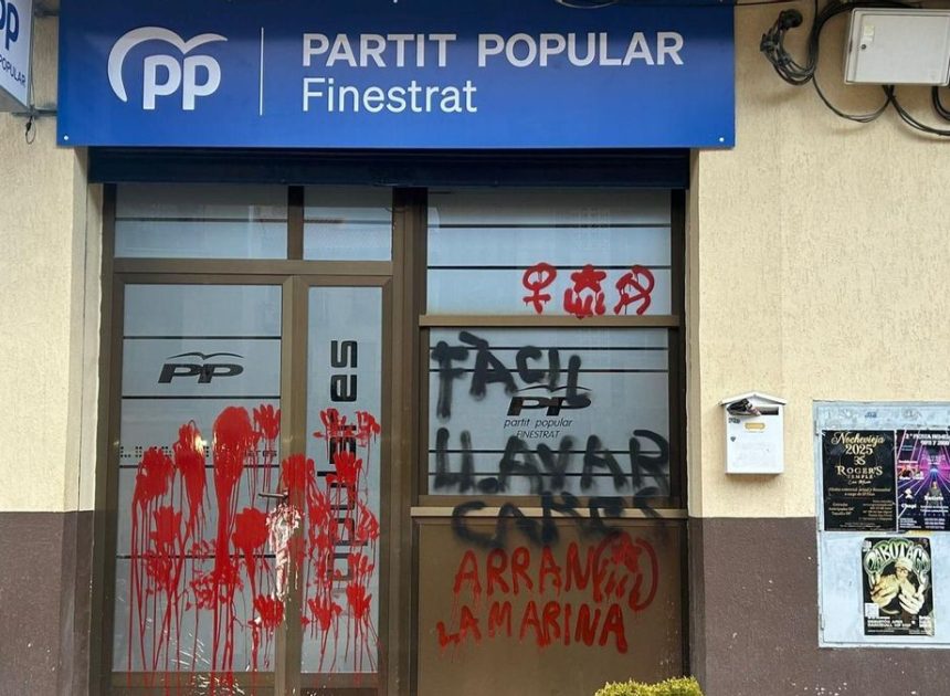 El PP denuncia el ataque sufrido en su sede de Finestrat del «odio del independentismo»