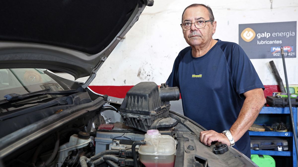Los talleres se reinventan para sobrevivir con el coche eléctrico: «Si no estás preparado y formado, no puedes seguir»