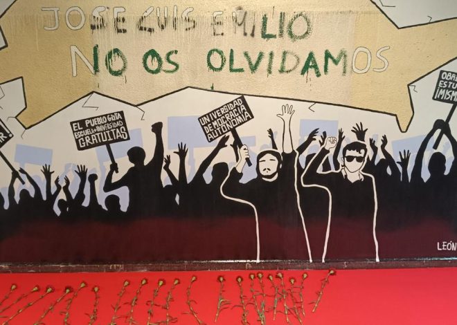 La Complutense restaura una pintada de 1979 en honor a Emilio Martínez y José Luis Montañés, estudiantes asesinados por la Policía