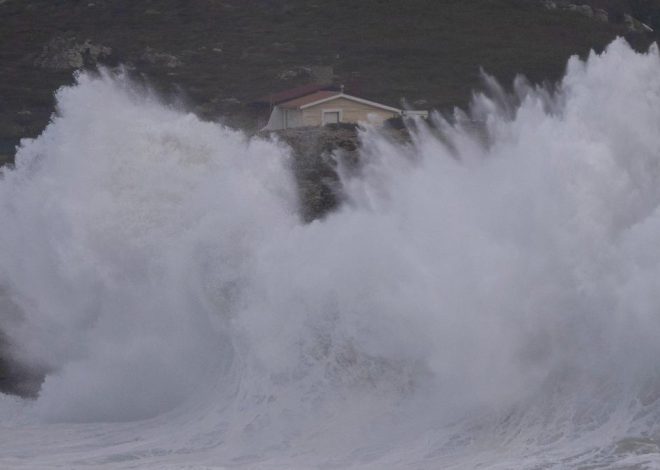 El temporal marítimo en el Cantábrico marca el tiempo del fin de semana con descenso de temperaturas