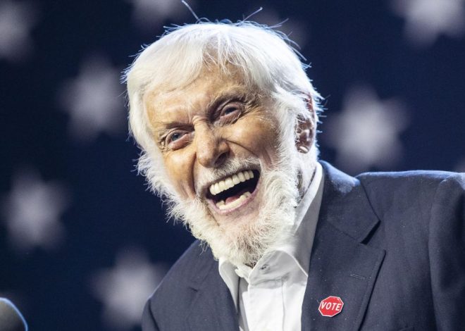 Dick Van Dyke celebra su 100 cumpleaños con la proyección de un documental sobre su vida