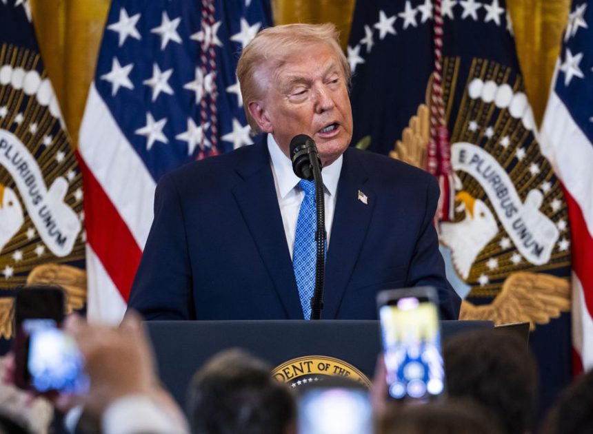 Trump redobla su cruzada ideológica contra la UE y prohíbe a ciudadanos europeos viajar a EEUU por sus discursos contra el odio en internet