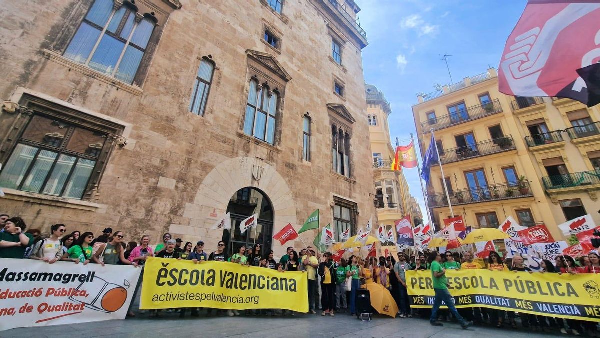Los docentes valencianos dan la bienvenida al president Pérez Llorca y a la consellera Ortí con una huelga general
