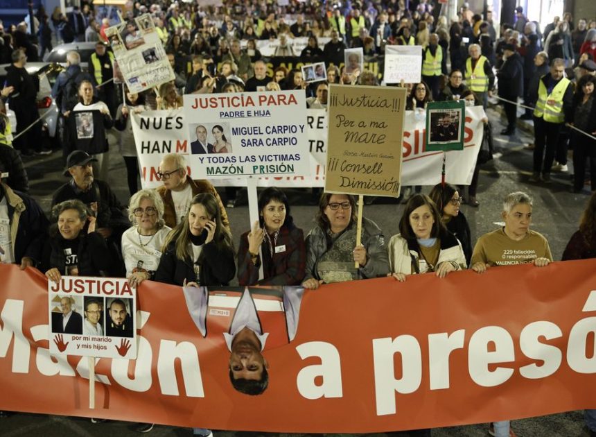 Víctimas de la dana consideran «potencialmente letal» la actitud del jefe de gabinete de Mazón con Pradas: «¿Dejaron morir a nuestros familiares?»