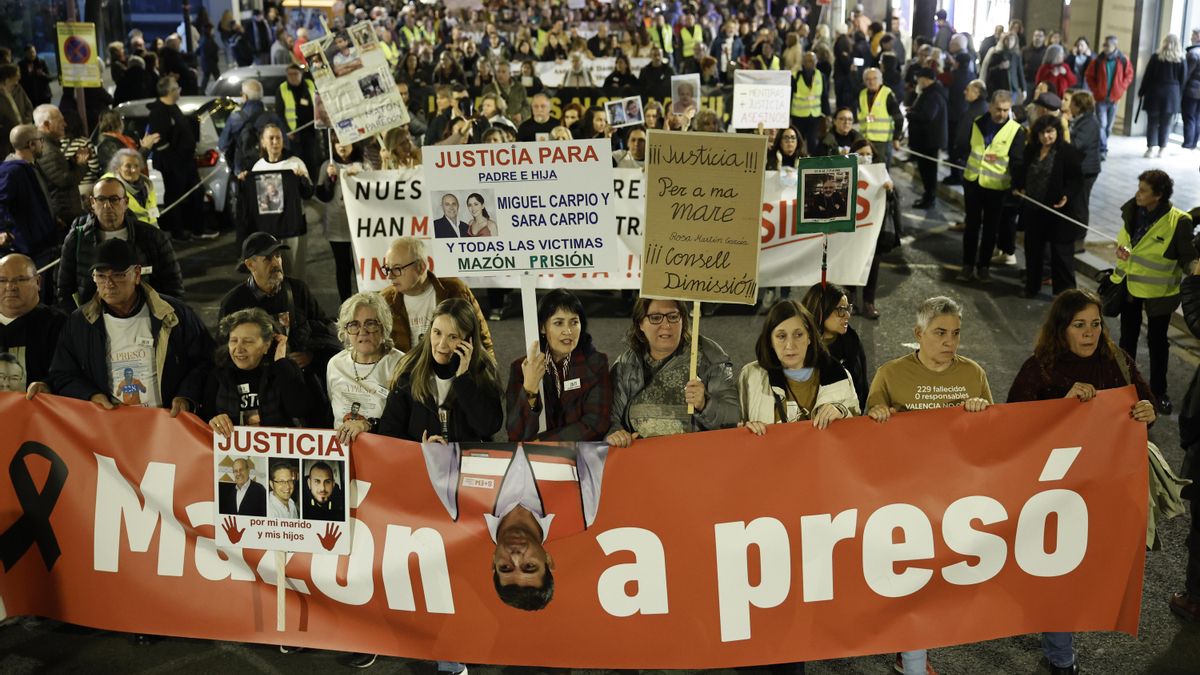 Víctimas de la dana consideran «potencialmente letal» la actitud del jefe de gabinete de Mazón con Pradas: «¿Dejaron morir a nuestros familiares?»
