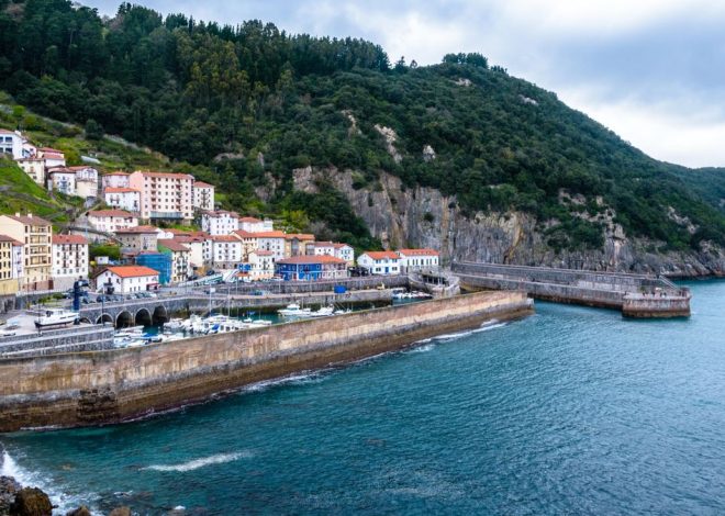 El pueblo del País Vasco que se adapta a la pendiente desafiando a la gravedad