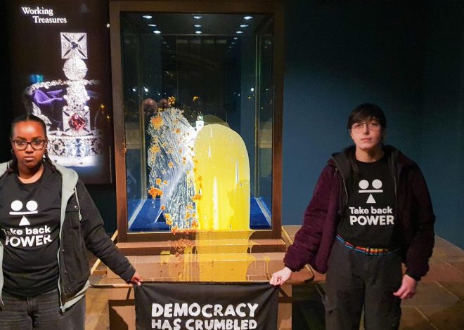 «¡Impuestos a los ricos!»: cuatro activistas detenidos por arrojar comida contra las joyas de la Torre de Londres