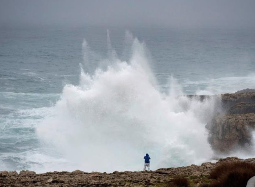 La borrasca Emilia deja un fin de semana con viento, oleaje y lluvia en islas Canarias, sur y este de la Península