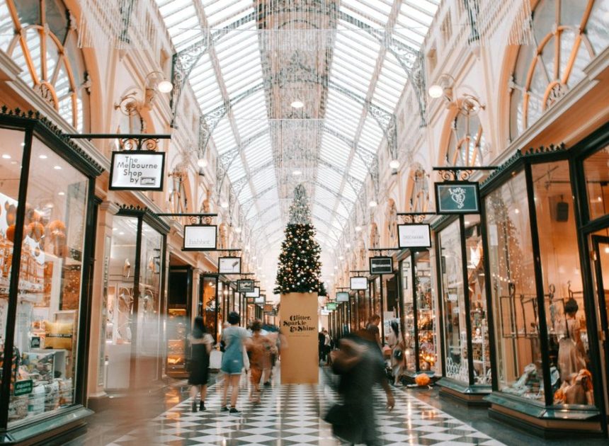 La psicóloga Beatriz Molina, sobre las compras compulsivas: «Pueden dar la sensación de haber perdido el control»