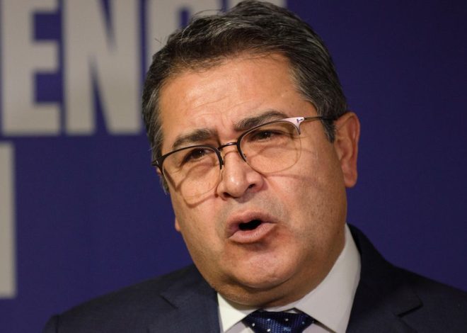 Honduras pide la captura internacional del expresidente indultado por Trump