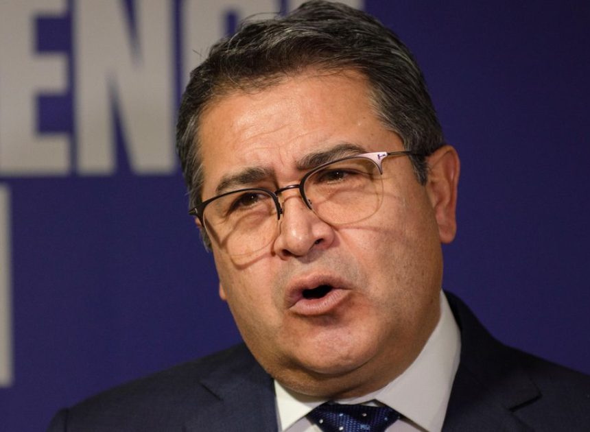 Honduras pide la captura internacional del expresidente indultado por Trump