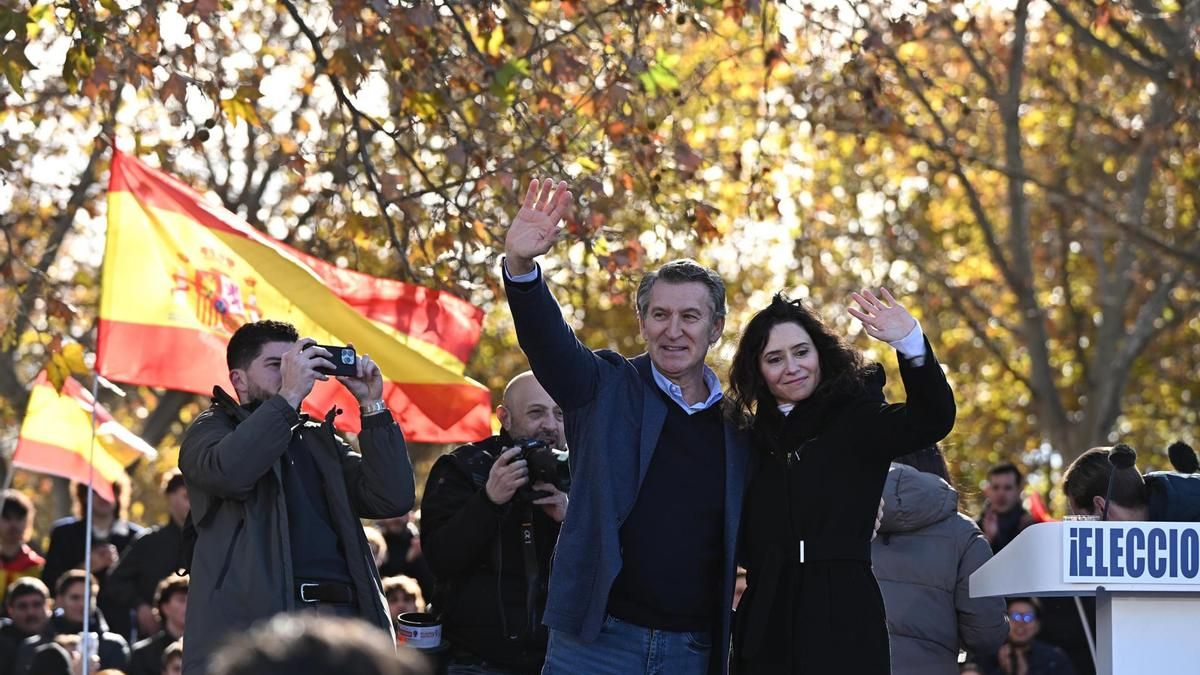 Ayuso imita a Yolanda Díaz y carga contra ella por vivir en un «casoplón de 400 metros cuadrados que le pagamos todos»