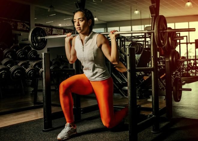 El entrenador Álex Sevilla explica los movimientos básicos que puedes hacer cada día: «Cuanto mayor sea el grupo muscular, más ejercicios»