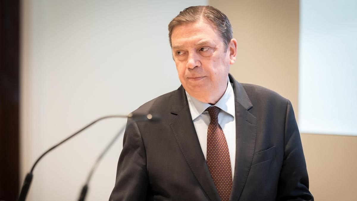 Luis Planas confirma que «hay muchas posibilidades» de que el origen del foco de peste porcina esté en un bocadillo