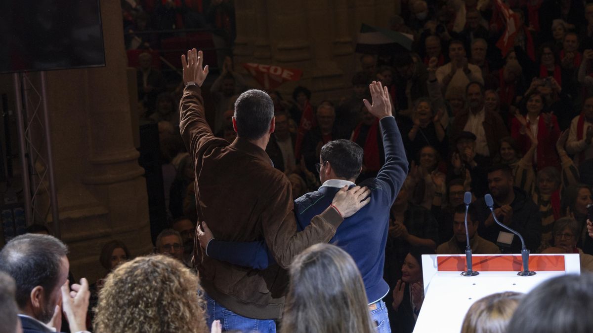 El PSOE se resigna en una campaña imposible en Extremadura con su candidato procesado