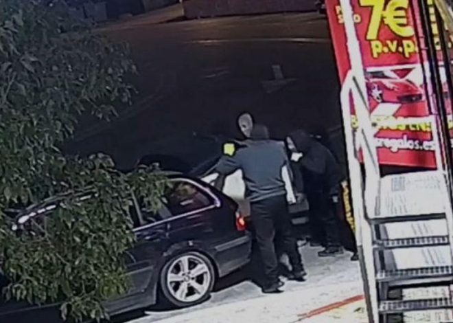 Hallan reventada la caja fuerte de ‘El camión de los regalos’ robada en Monesterio