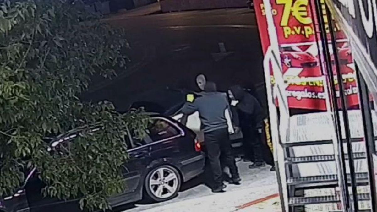 Hallan reventada la caja fuerte de ‘El camión de los regalos’ robada en Monesterio