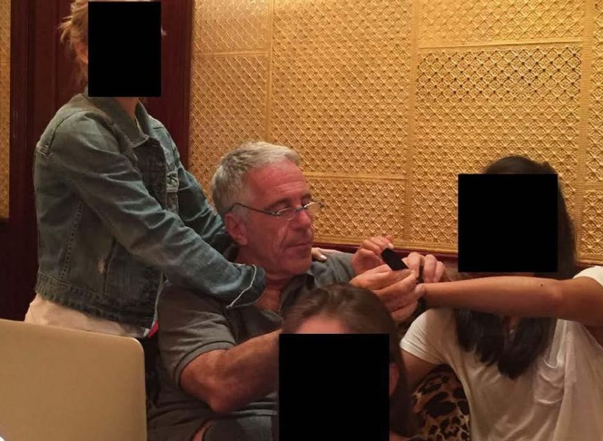 Nuevas imágenes de Epstein a la espera de que Trump desclasifique los archivos: mensajes sobre chicas de 18 años y fotos con Bill Gates y Chomsky